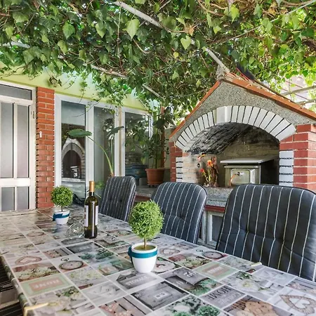 2 Bedroom Stunning In