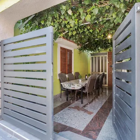 2 Bedroom Stunning In Pula