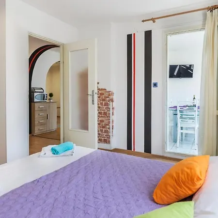 2 Bedroom Stunning In Apartament