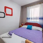 2 Bedroom Stunning In Appartamento Pola