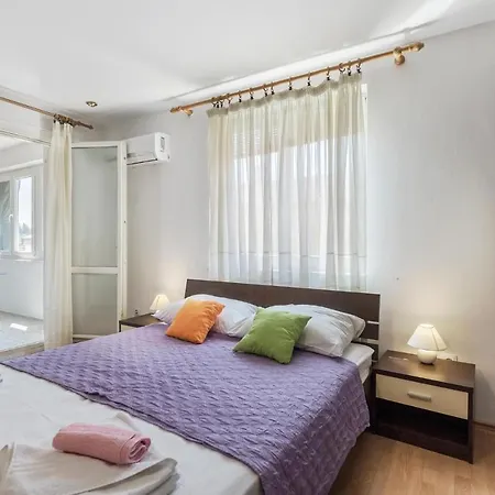 Nice Apartment In Pula With Wifi *