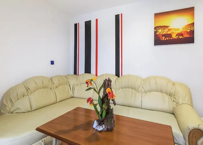 2 Bedroom Stunning In Apartment Pula