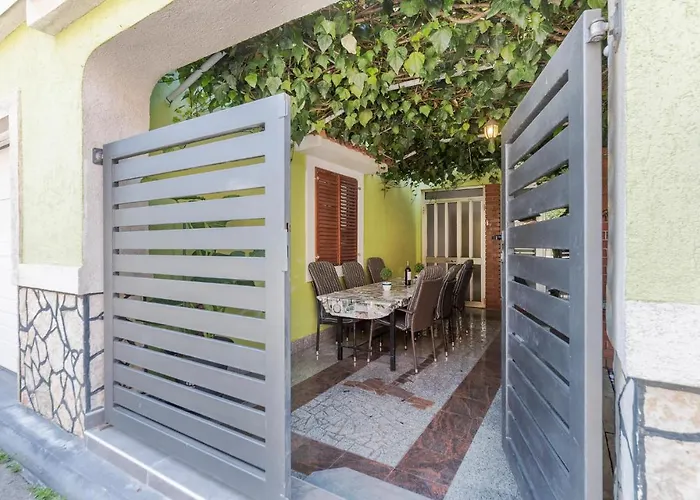 2 Bedroom Stunning In Пула