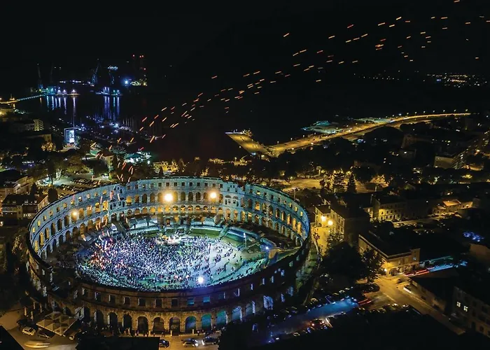 2 Bedroom Stunning In * Пула